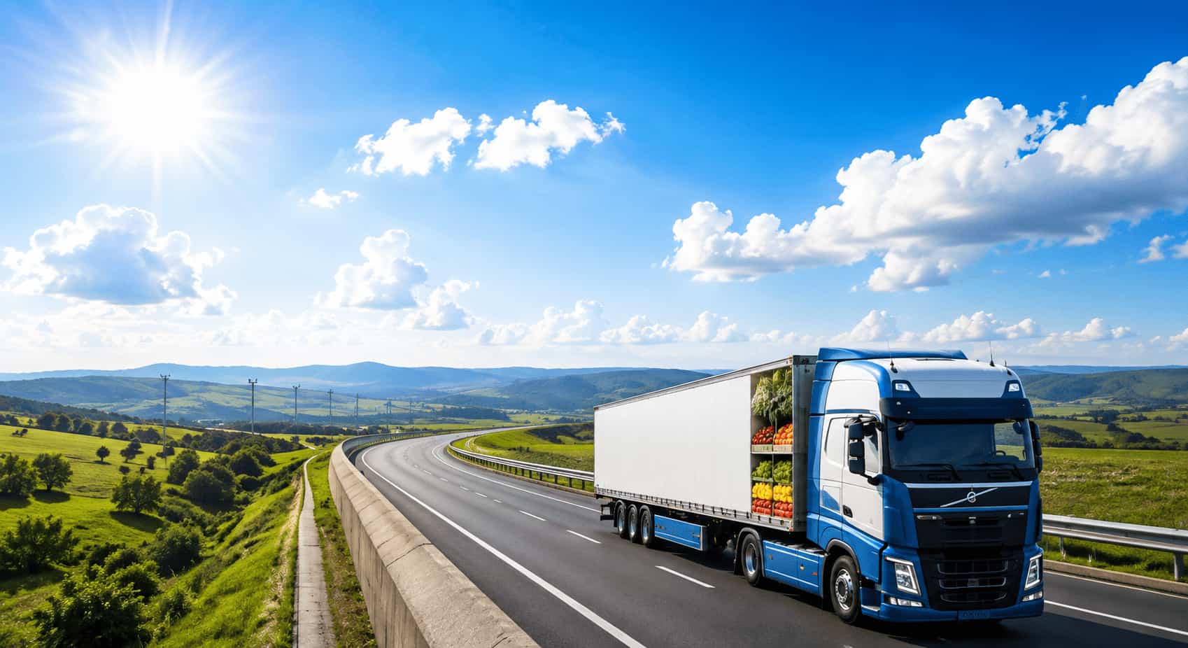 Camion transportant des produits vivriers sur une route au Cameroun